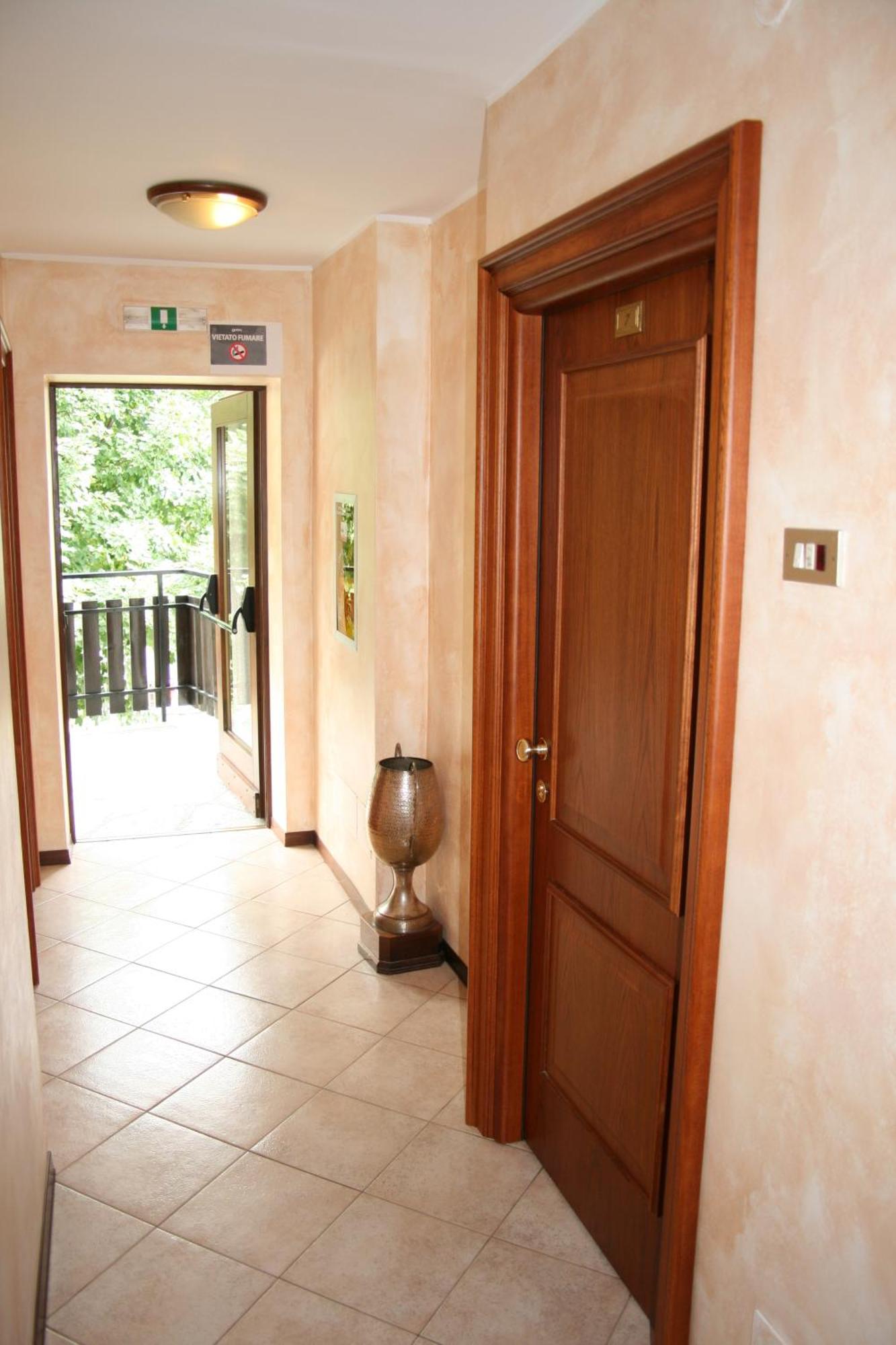 Hotel Al Caminetto Valtournenche Ngoại thất bức ảnh