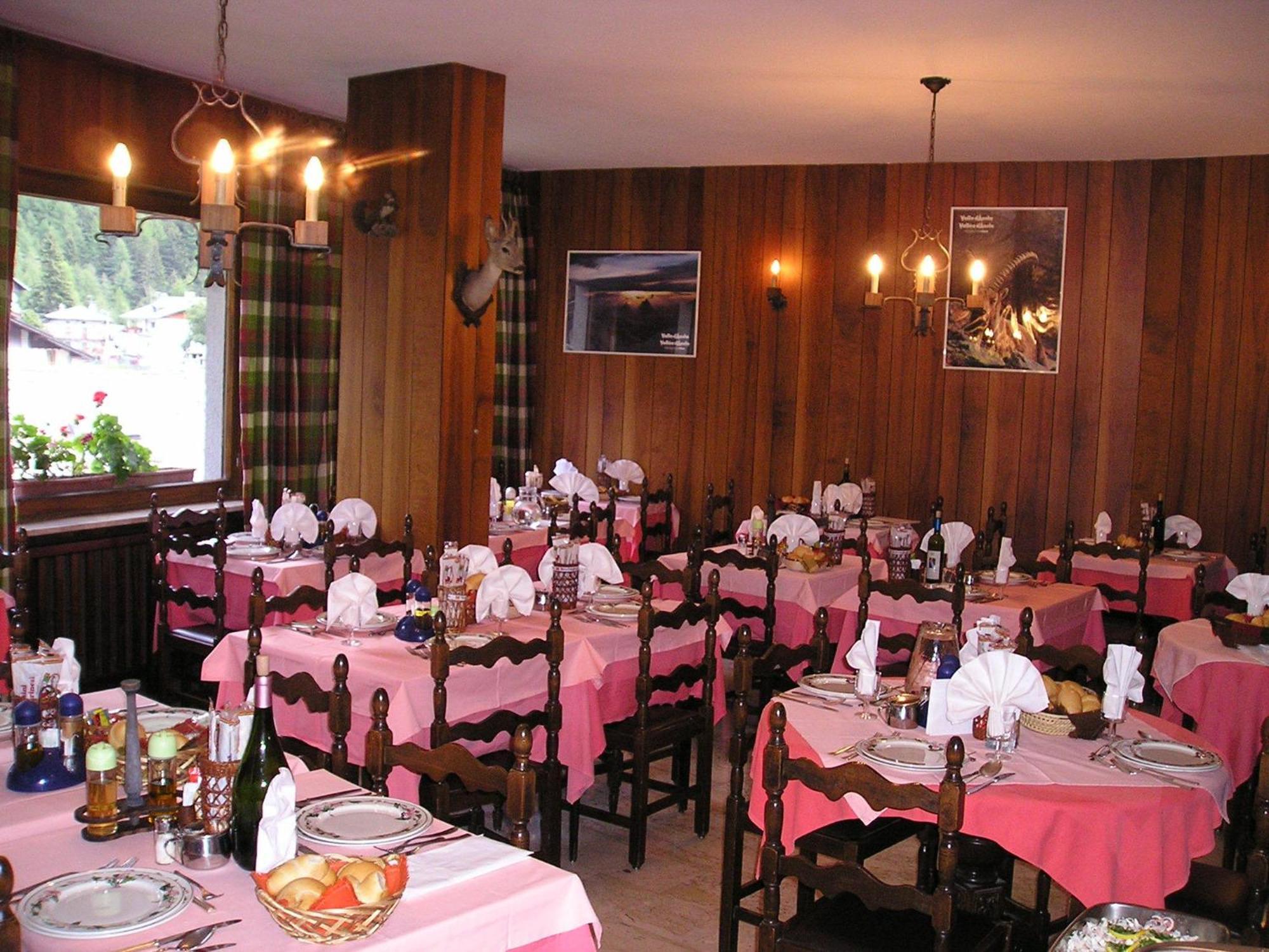 Hotel Al Caminetto Valtournenche Ngoại thất bức ảnh