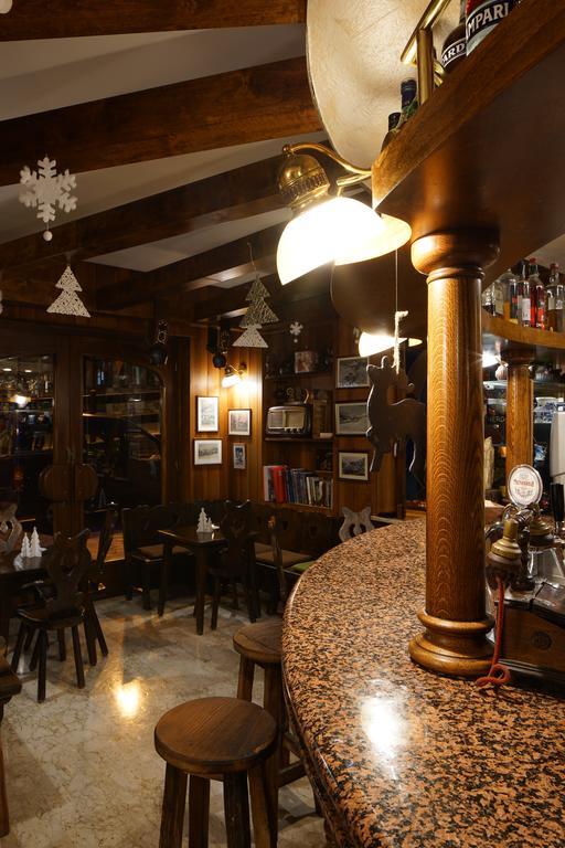 Hotel Al Caminetto Valtournenche Ngoại thất bức ảnh