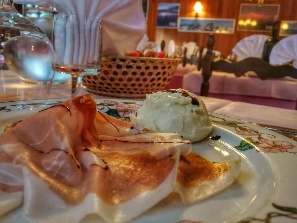 Hotel Al Caminetto Valtournenche Ngoại thất bức ảnh