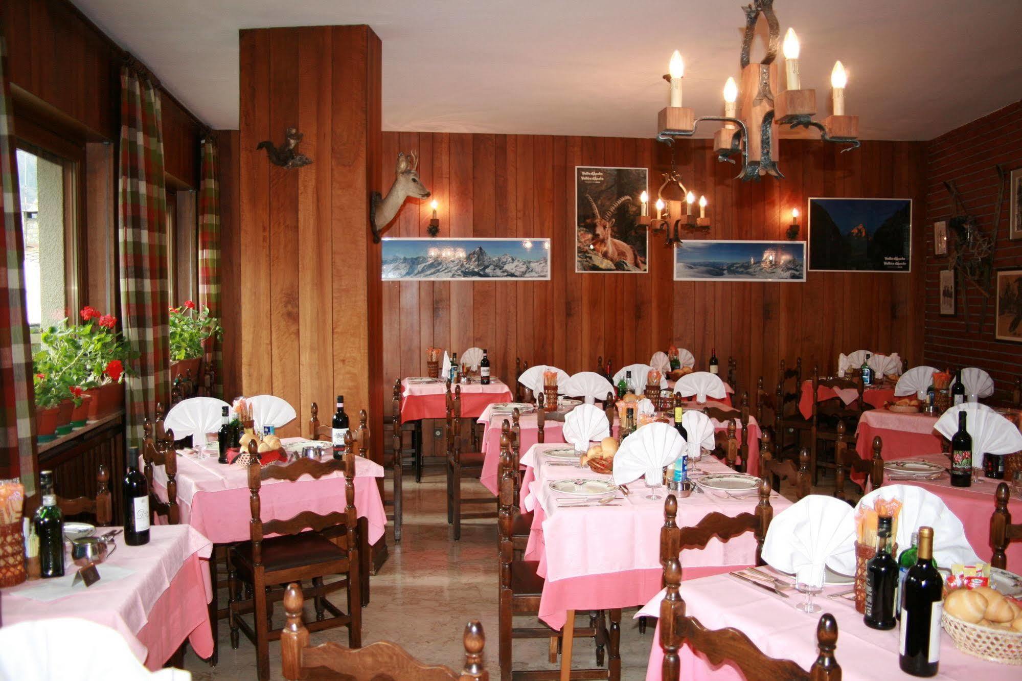 Hotel Al Caminetto Valtournenche Ngoại thất bức ảnh