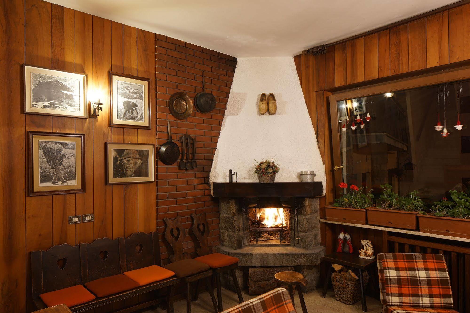 Hotel Al Caminetto Valtournenche Ngoại thất bức ảnh